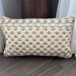 Rectangle Zipper Back checkered pillow, 62% jute 25% wool, 8% cotton 5% shindy